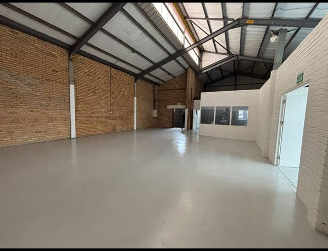 300M² WAREHOUSE TO LET IN MAITLAND